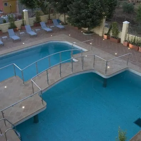 Sierra Hidalga فندق روندا